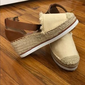 Espadrille platform sandals